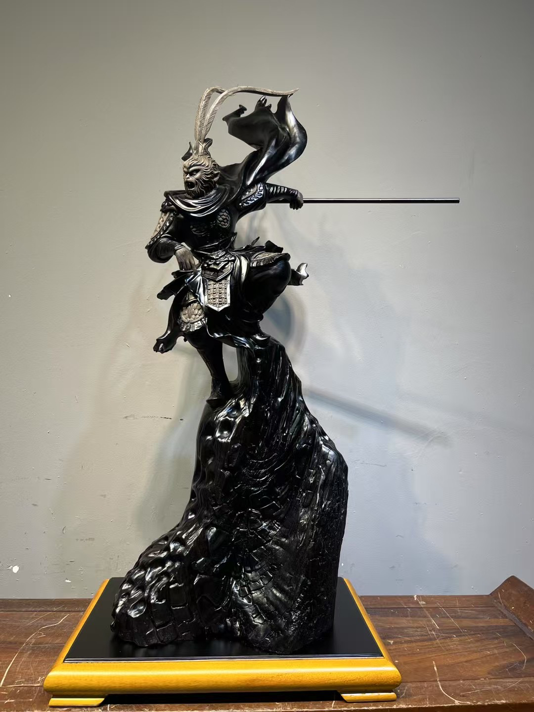 千年乌木精雕新品，王者归来，规格长50宽34高102