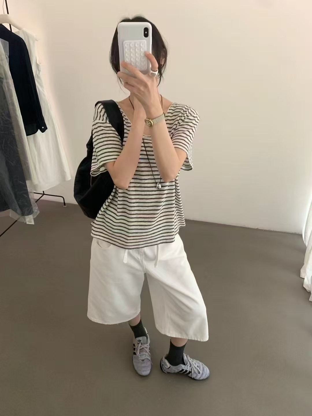 韩系简约搭配款小衫裤子