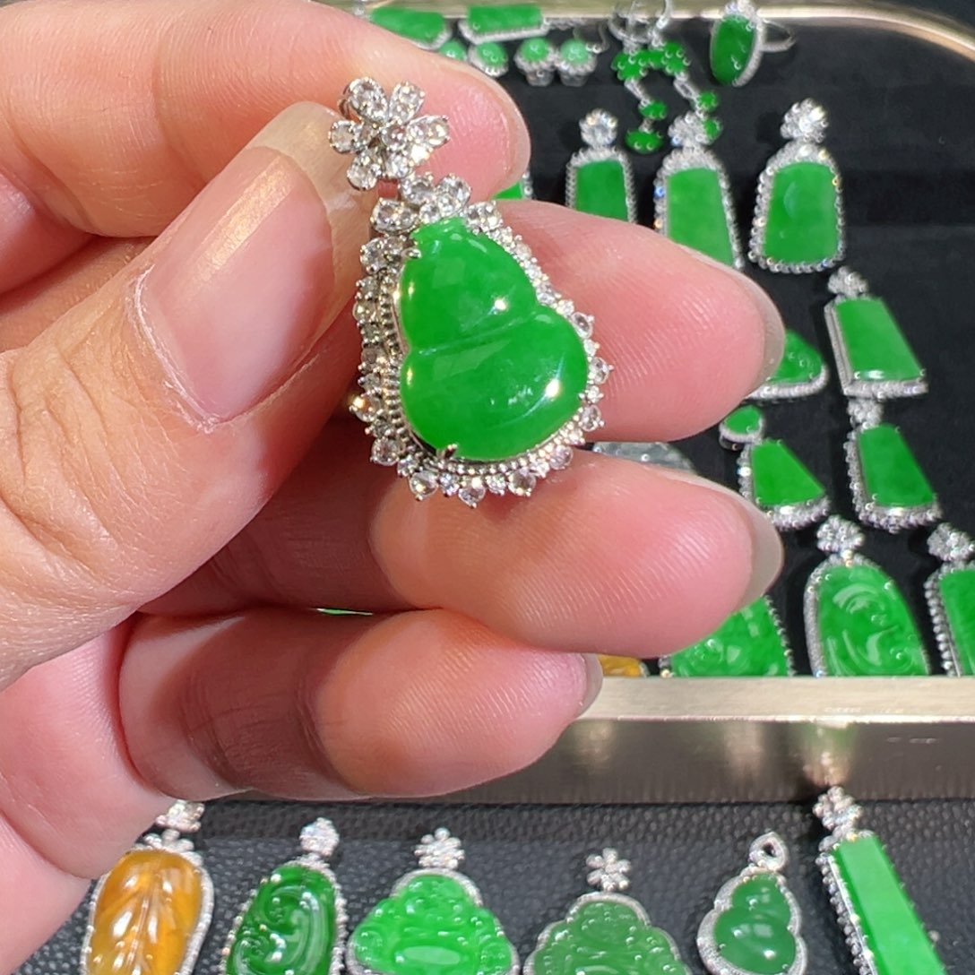 【闪购商品】翡翠吊坠(不含链)18K金镶嵌