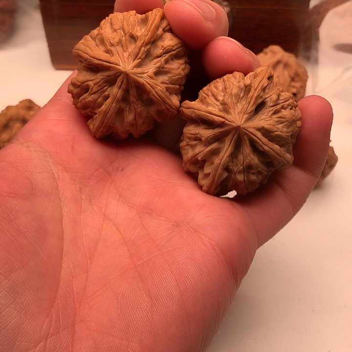 文玩核桃把件玉玲珑正四棱