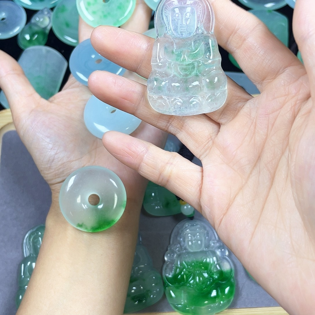 M***_翡翠未镶嵌颈饰吊坠