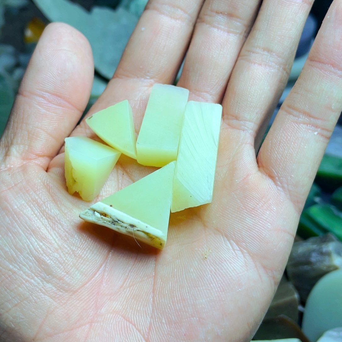 和田玉（糖玉）未镶嵌珠宝半成品