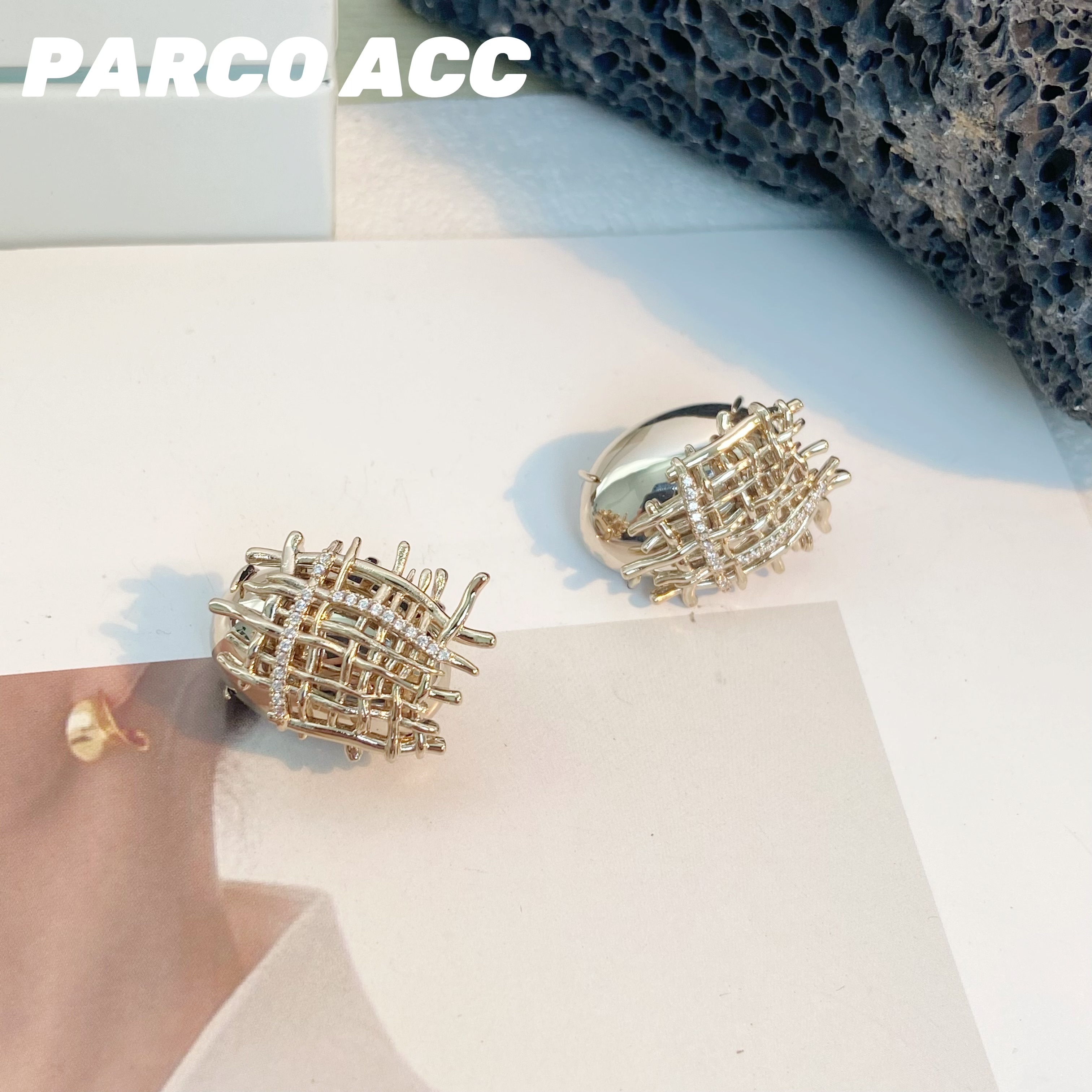 铜合金合成锆石耳饰 TC207 MARBLE LEO 编制咖啡豆耳钉