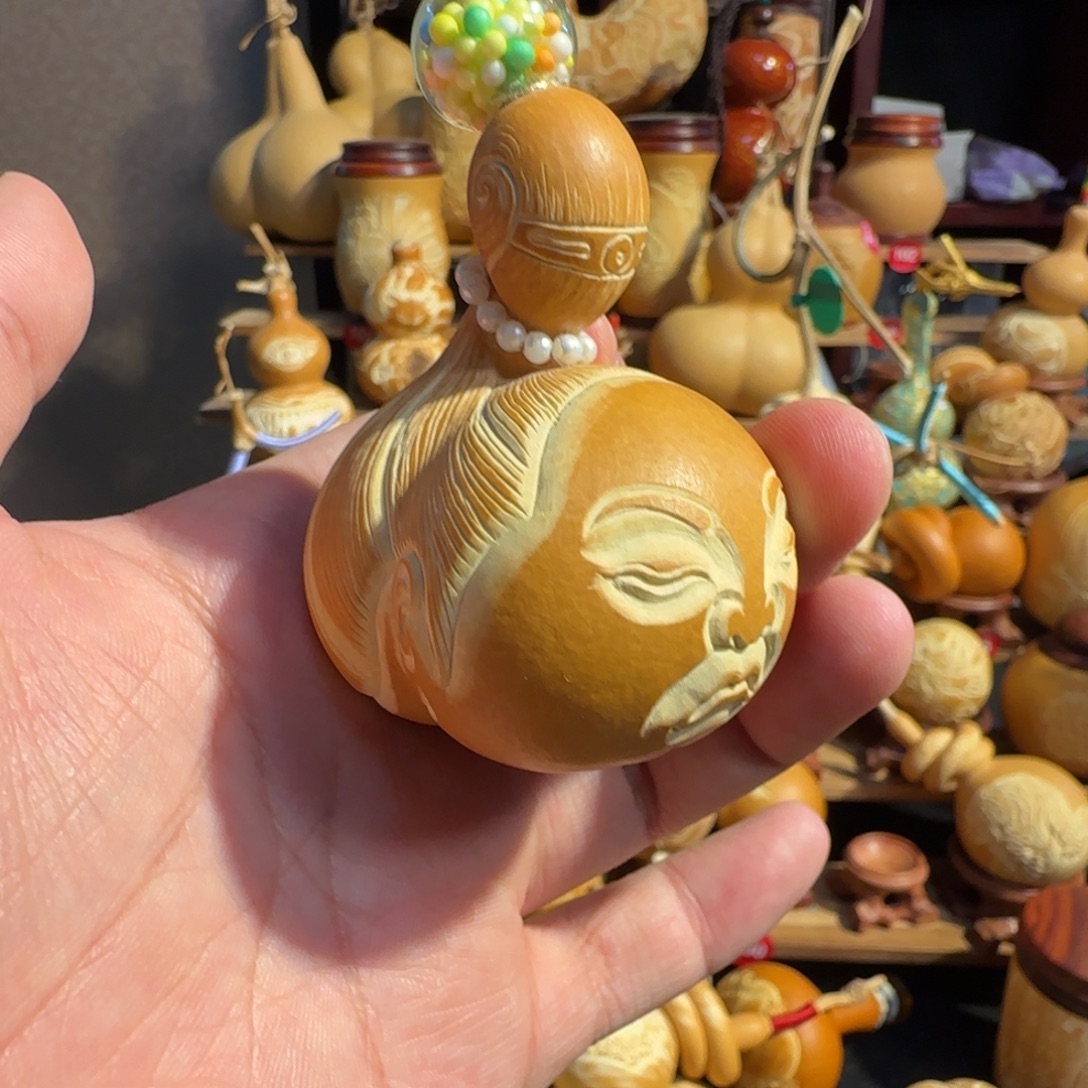 有机玻璃异性唐代饰女图