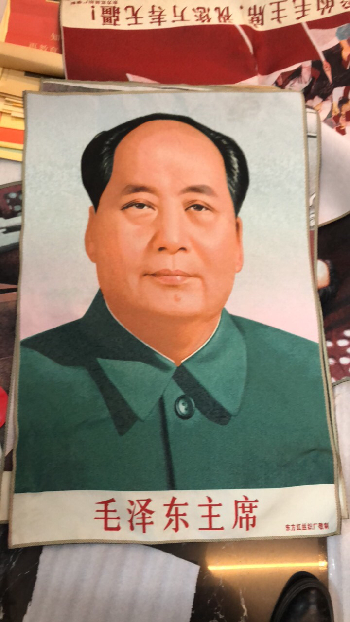 尺寸高90厘米宽60厘米，丝织画