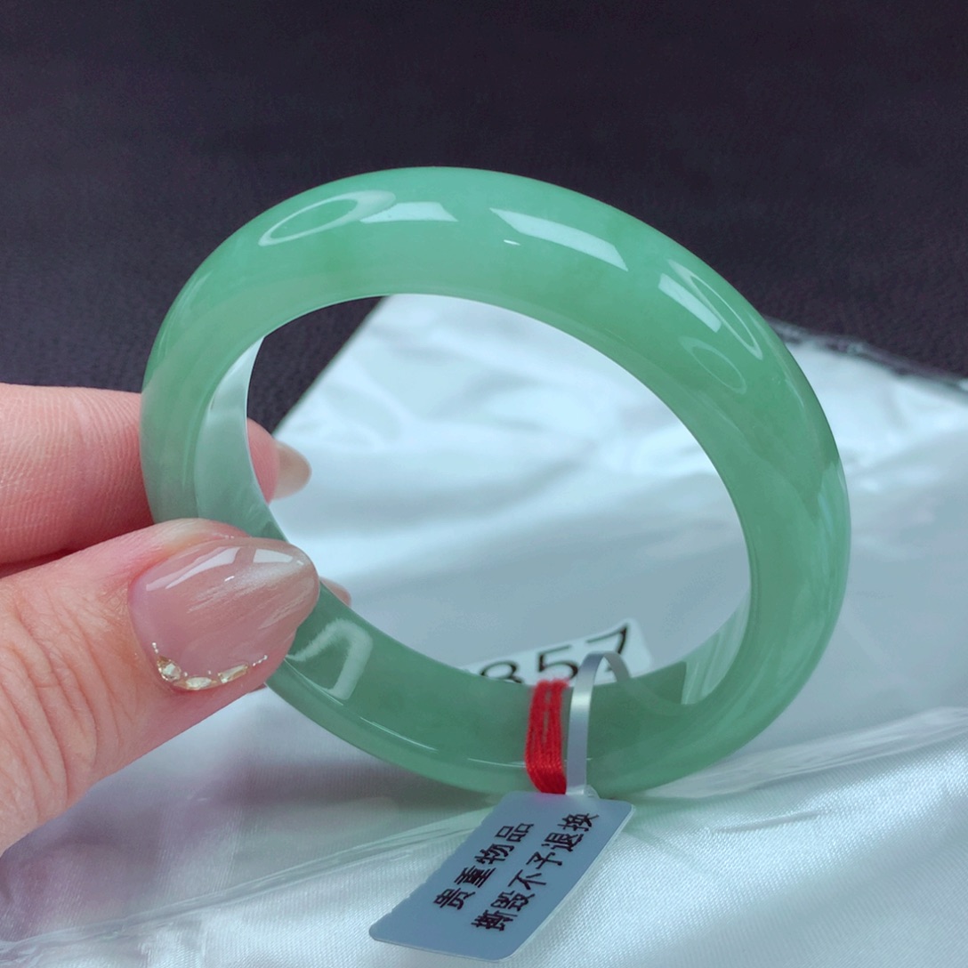 翡翠手镯未镶嵌手镯88