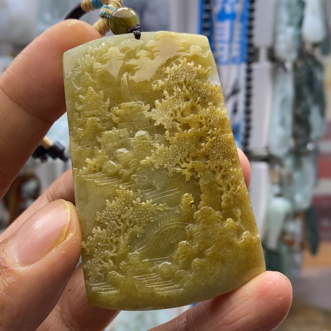 翡翠颈饰未镶嵌山水