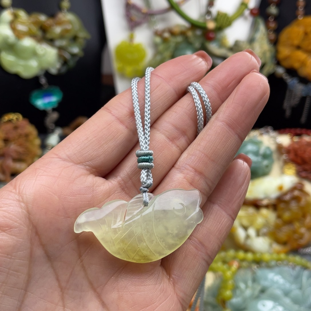 未镶嵌蛇纹石玉颈饰