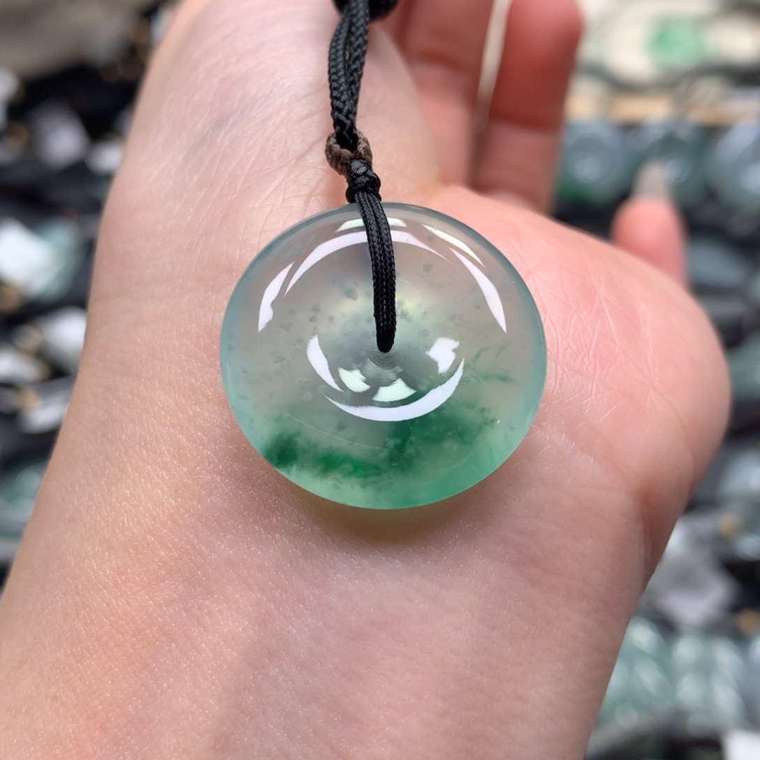 翡翠颈饰未镶嵌扣子