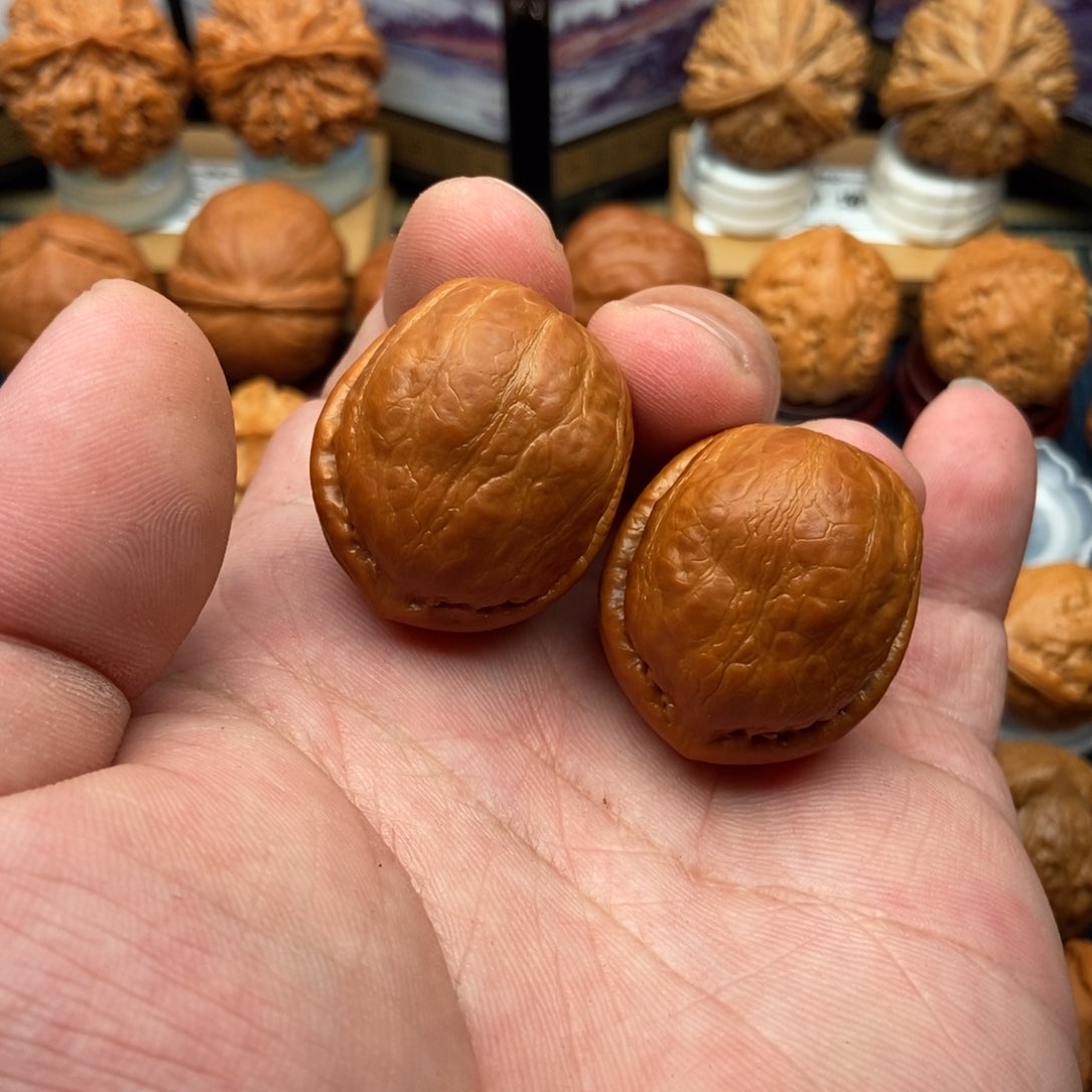 文玩核桃把件土*匪龙胆