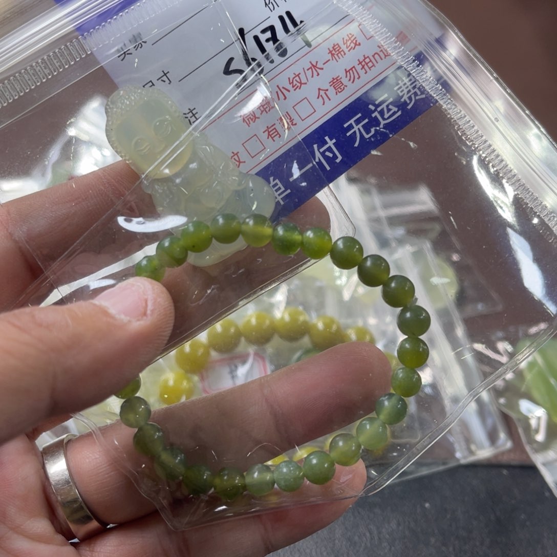 蛇纹石玉颈饰未镶嵌