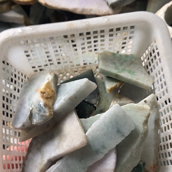 翡翠颈饰未镶嵌天然翡翠