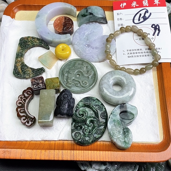 翡翠未镶嵌颈饰天然翡翠16