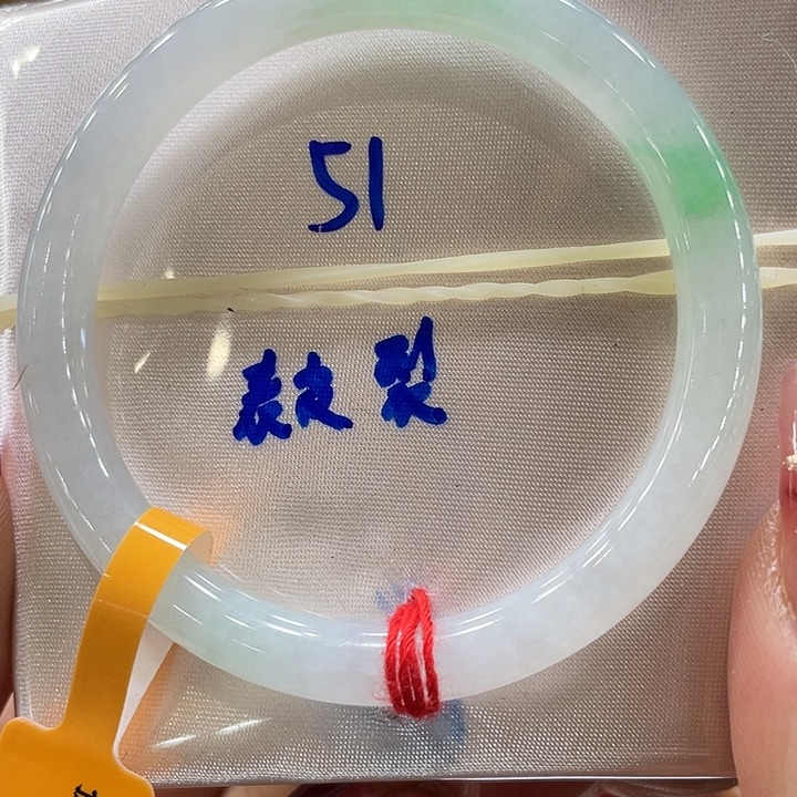 翡翠手镯未镶嵌翡翠手镯