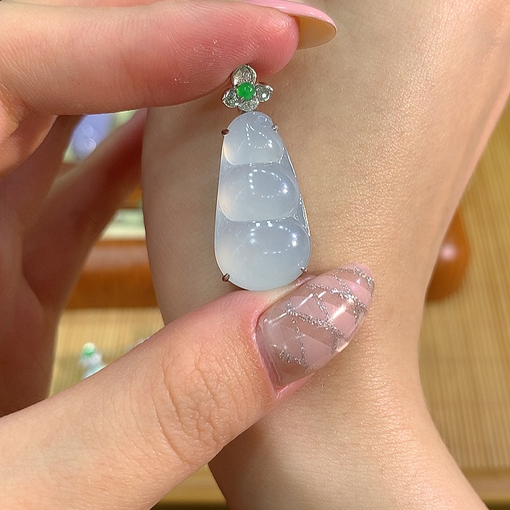 颈饰18K金镶嵌翡翠