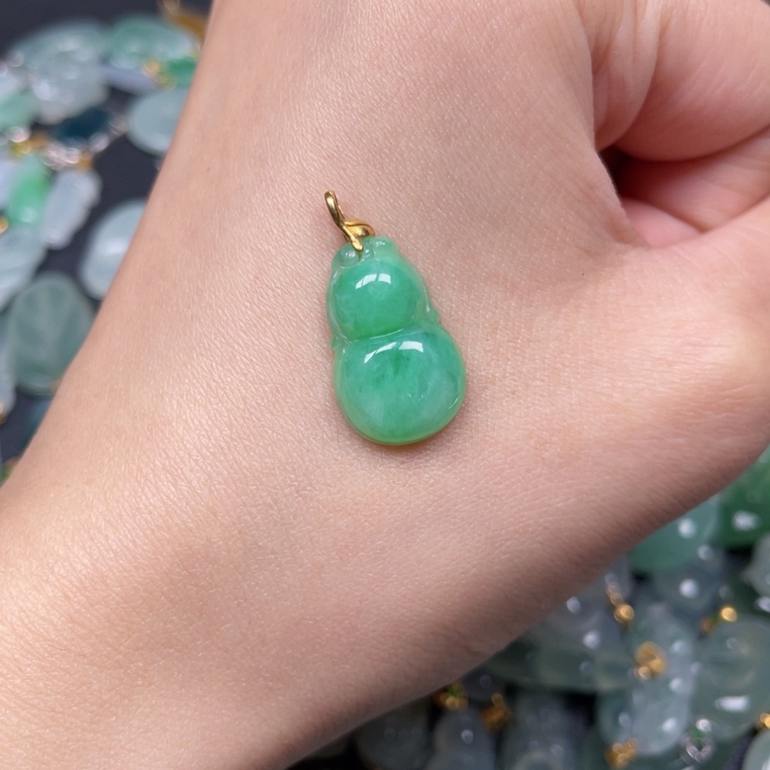 翡翠颈饰18K金镶嵌翡翠