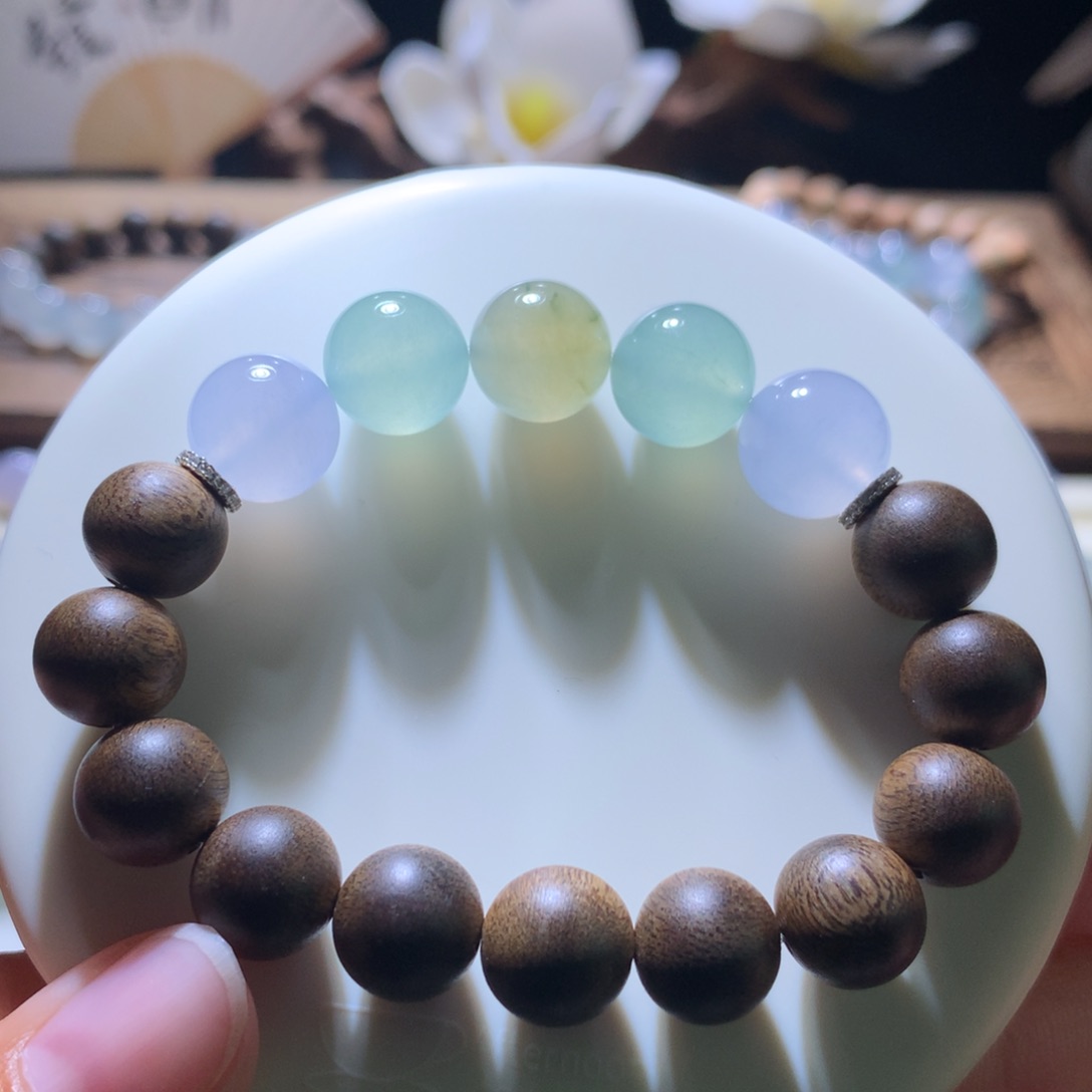 散珠翡翠多宝珠串