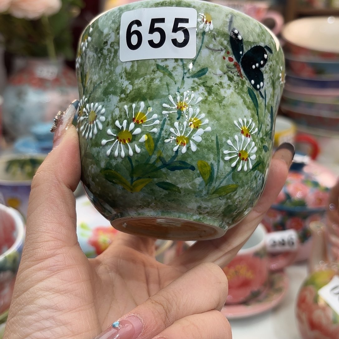 瓷片在这个充满生机盎然和朝气