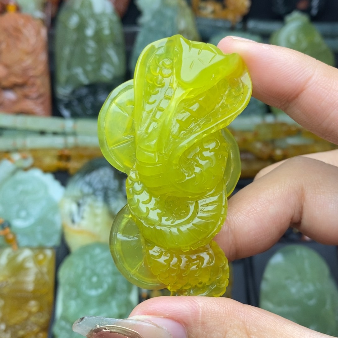 蛇纹石玉未镶嵌颈饰