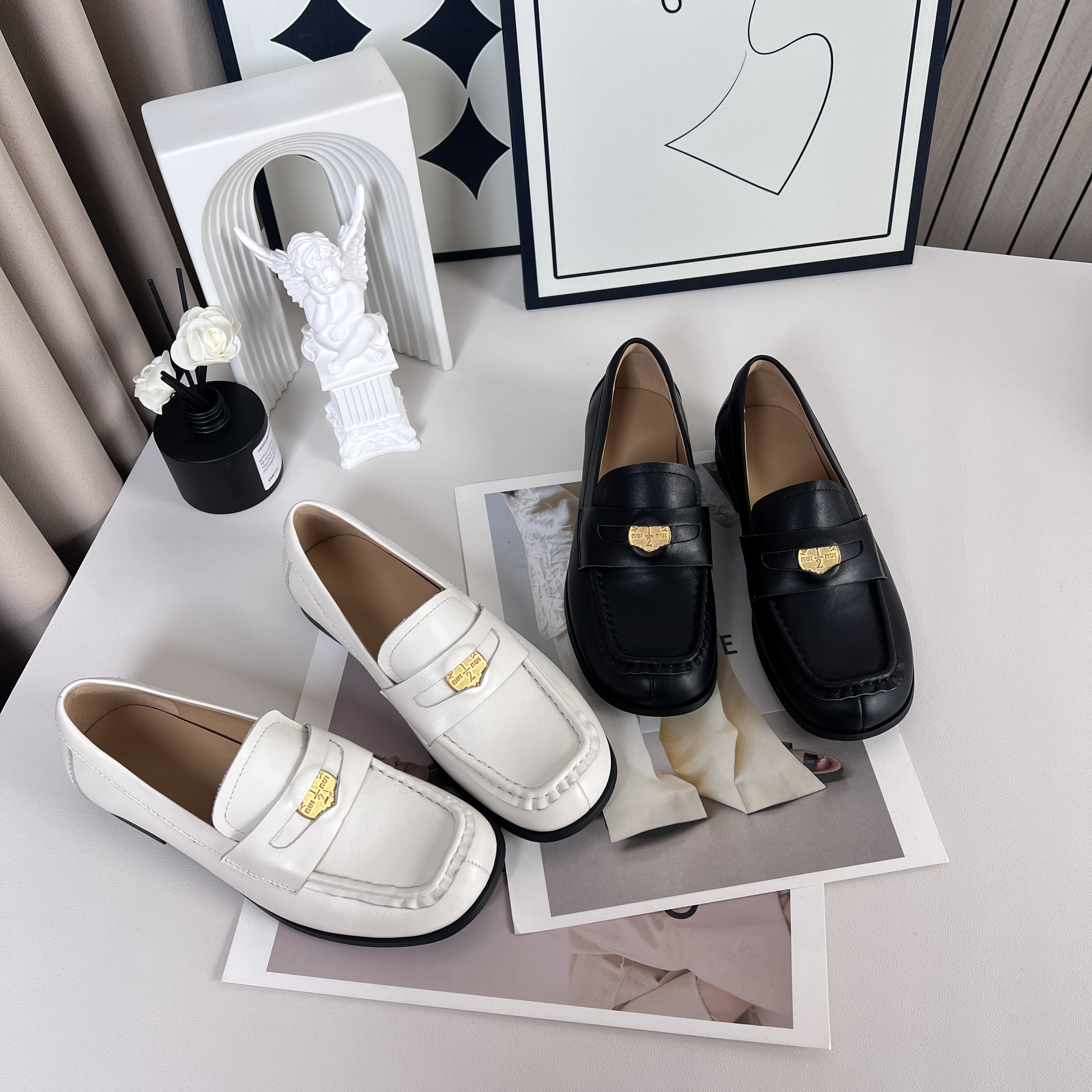 时代品牌跟高2CM时尚女士通勤百搭乐福鞋豆豆鞋经典单鞋M20069