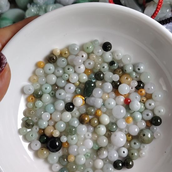 翡翠未镶嵌颈饰珠子一碗