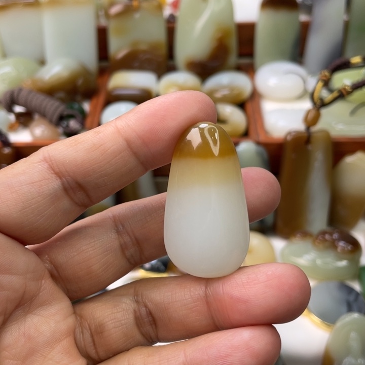 和田玉未镶嵌颈饰