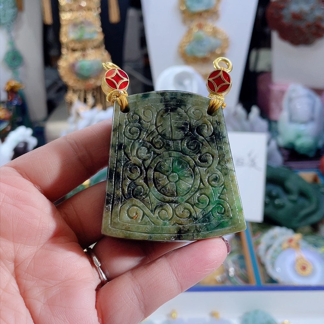 翡翠颈饰未镶嵌翡翠老料锁