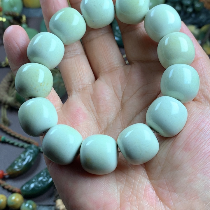 吊坠(赠链)未镶嵌岫岩河磨玉（透闪石质玉）佳*！