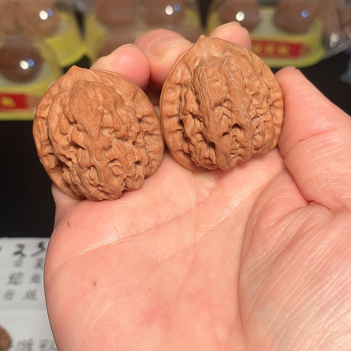 文玩核桃吊坠34尺梨木台