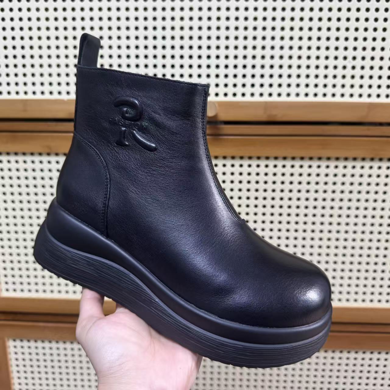 25266厚底轻便软底不累脚牛皮靴英伦风女