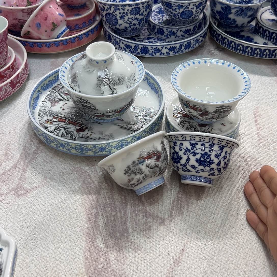 伊***人陶景德镇陶瓷工厂福利价