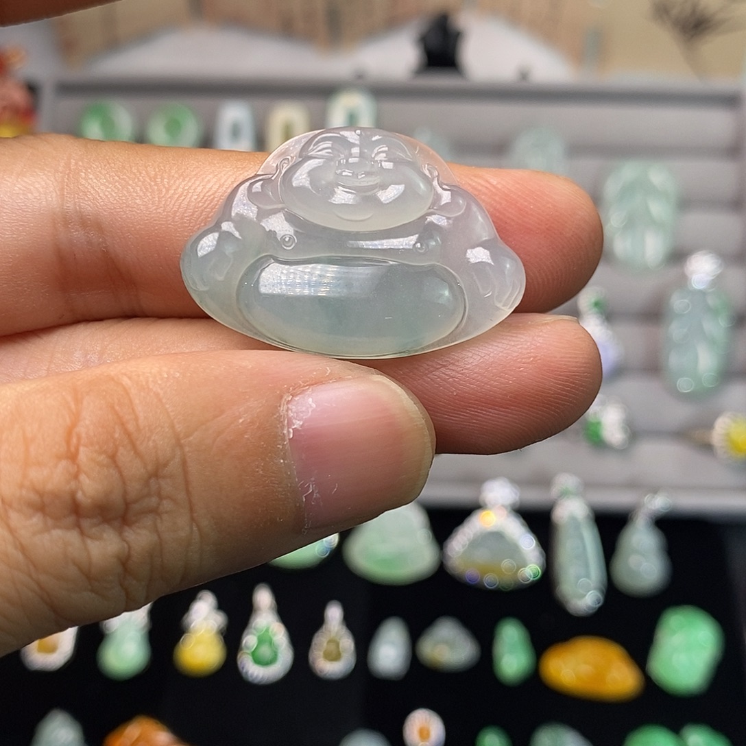 翡翠未镶嵌颈饰佛公