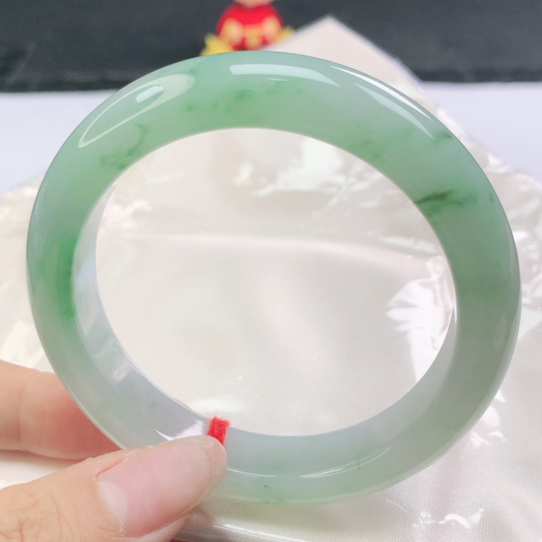 翡翠未镶嵌手镯翡翠56.6胶润飘绿花正圈