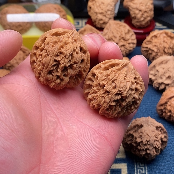 文玩核桃把件千佛山粗筋38全