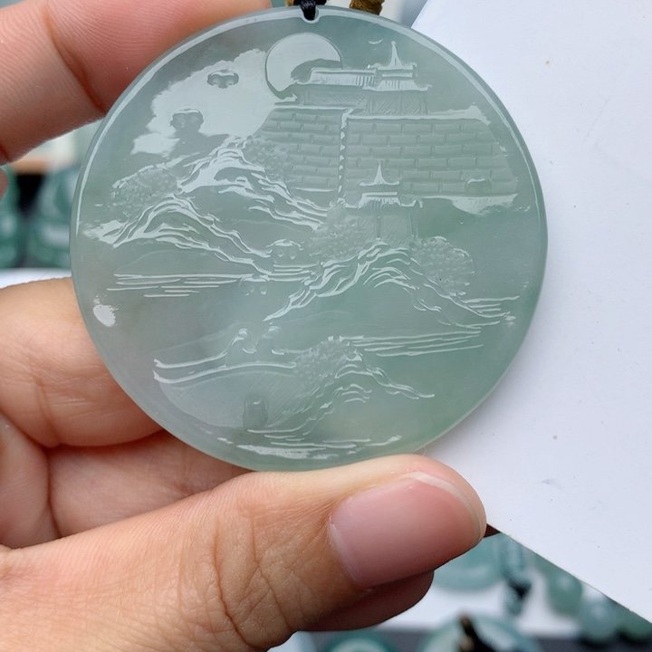 翡翠未镶嵌颈饰山水