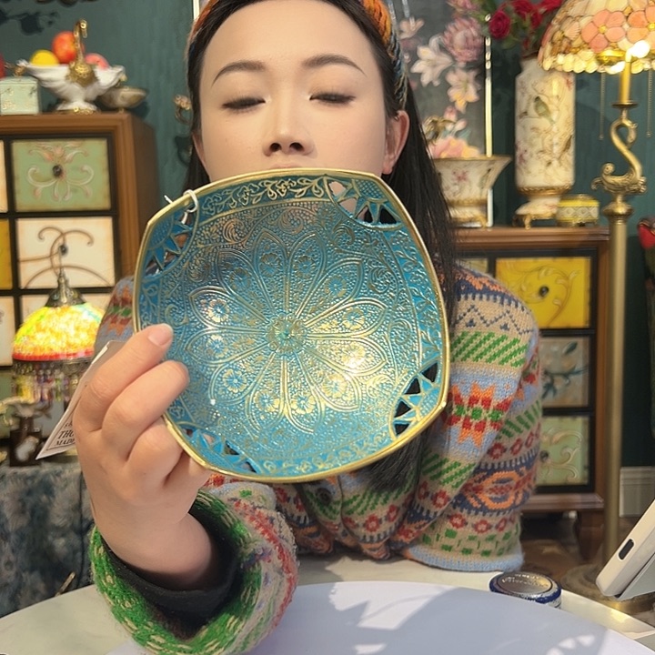 黄铜果碗彩色绿植