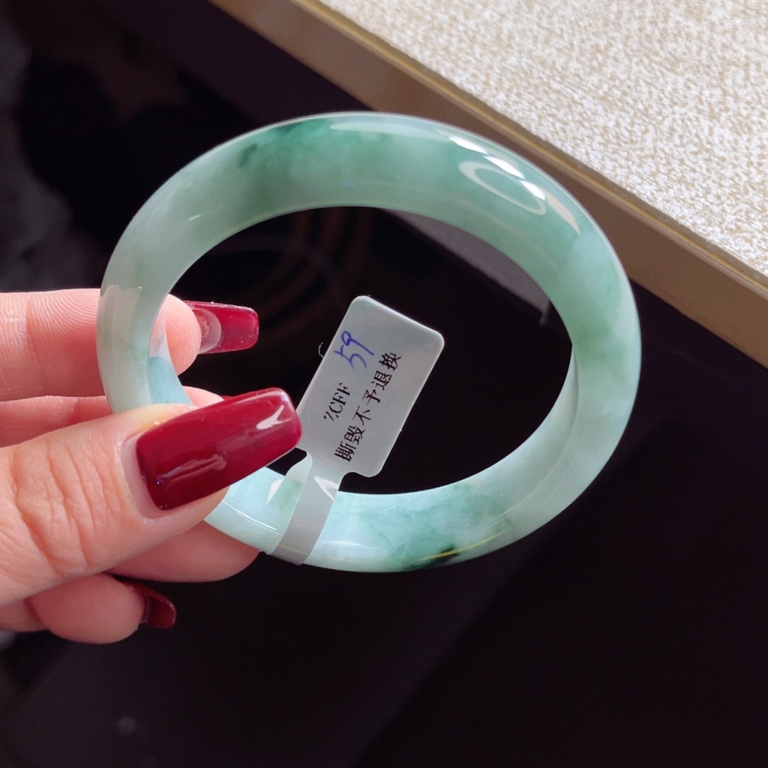 翡翠手镯未镶嵌手镯