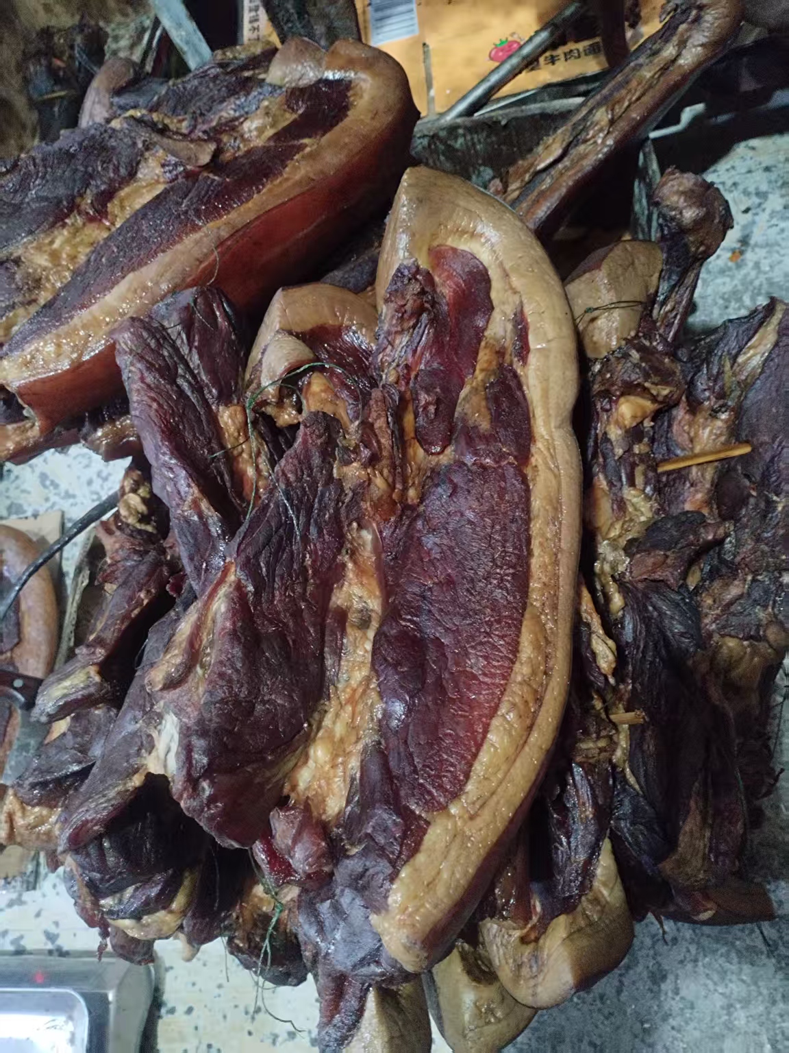 云南农村生毛火腿精选材质传统工艺营养丰富腌制整只15～30斤