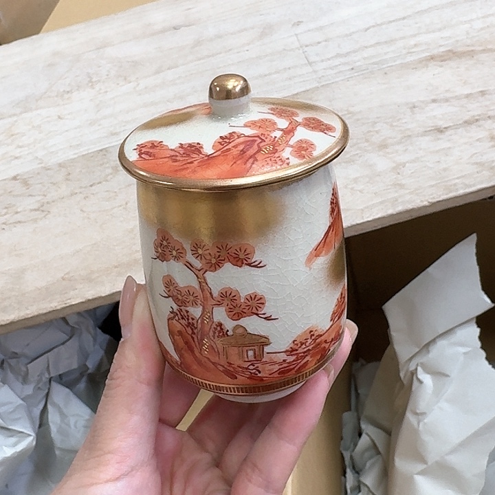 精品瓷器。           