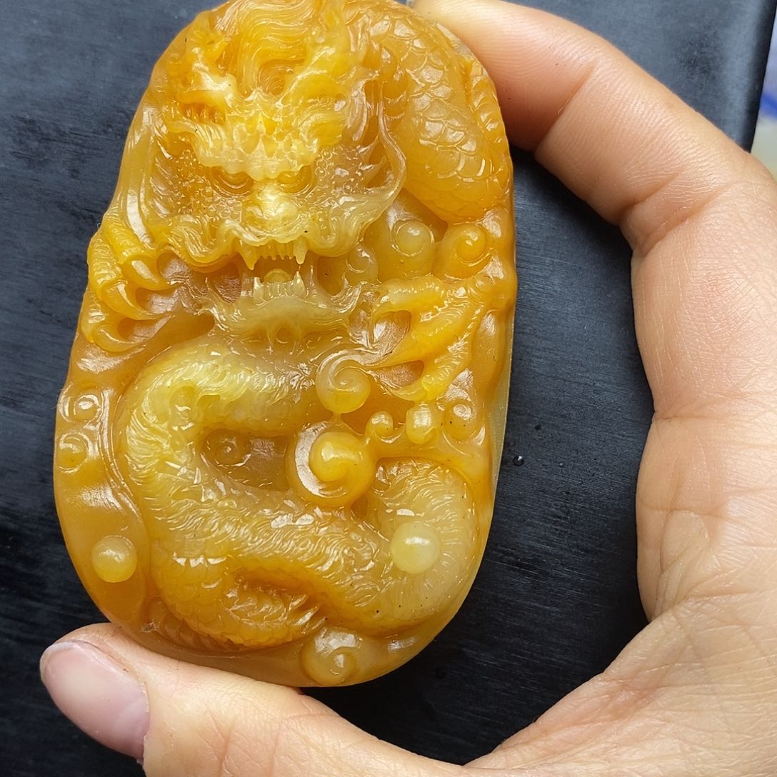 石英质玉（黄龙玉）颈饰未镶嵌