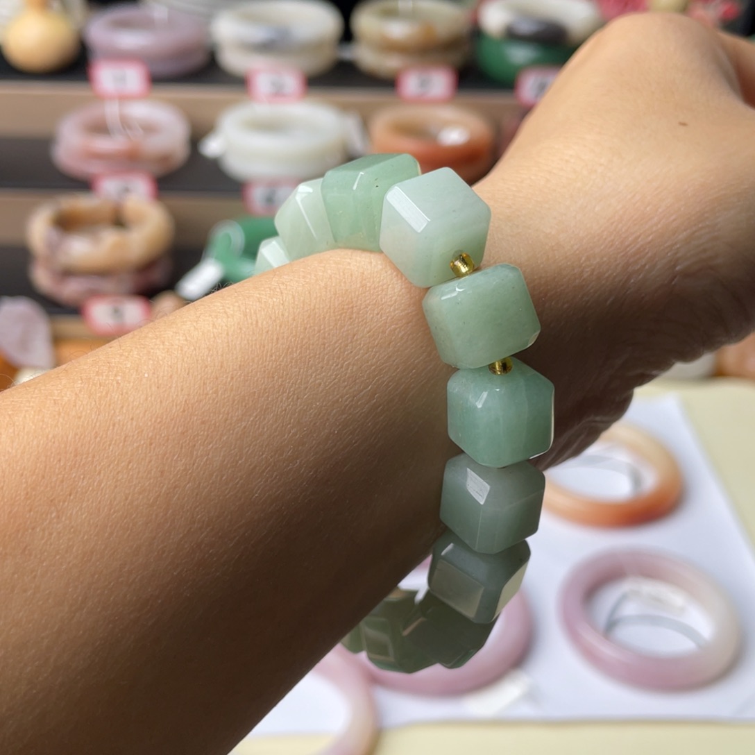 石英质玉未镶嵌手镯