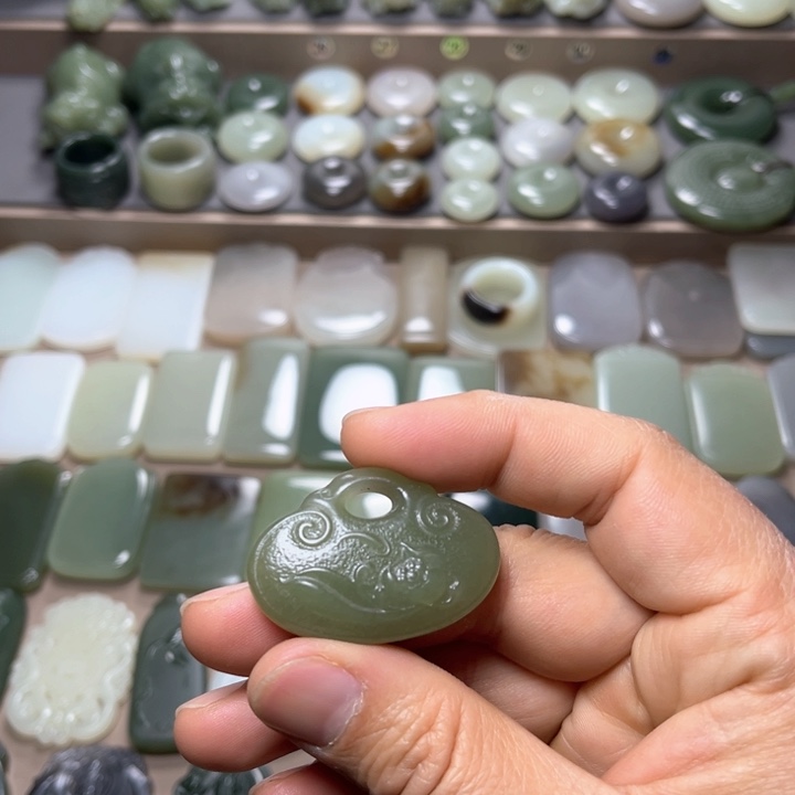 和田玉颈饰未镶嵌