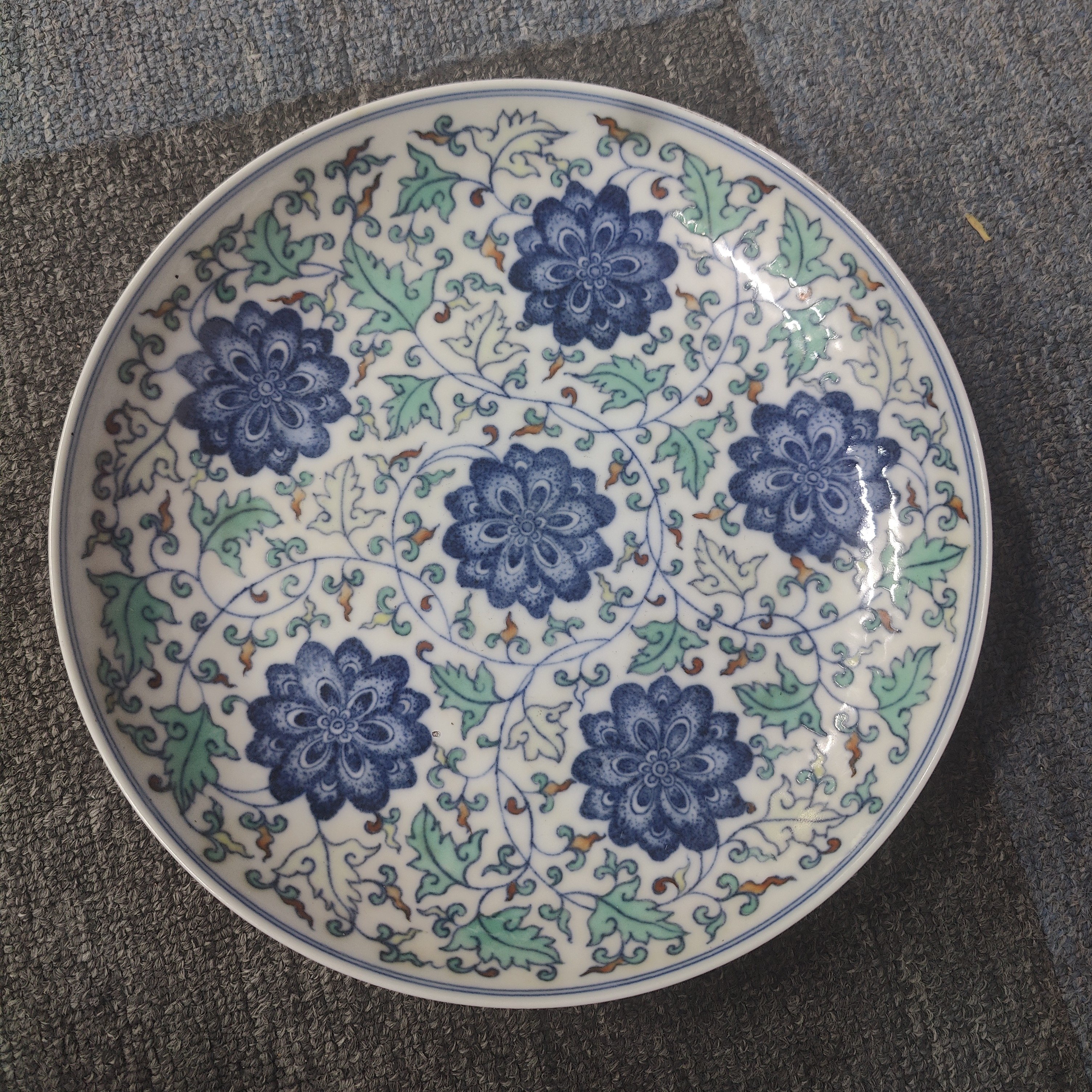 古陶瓷斗彩缠枝莲花卉盘