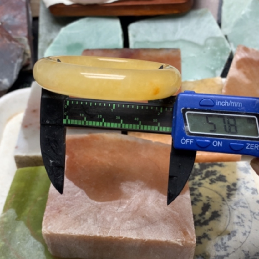 【闪购商品】石英质玉手镯未镶嵌