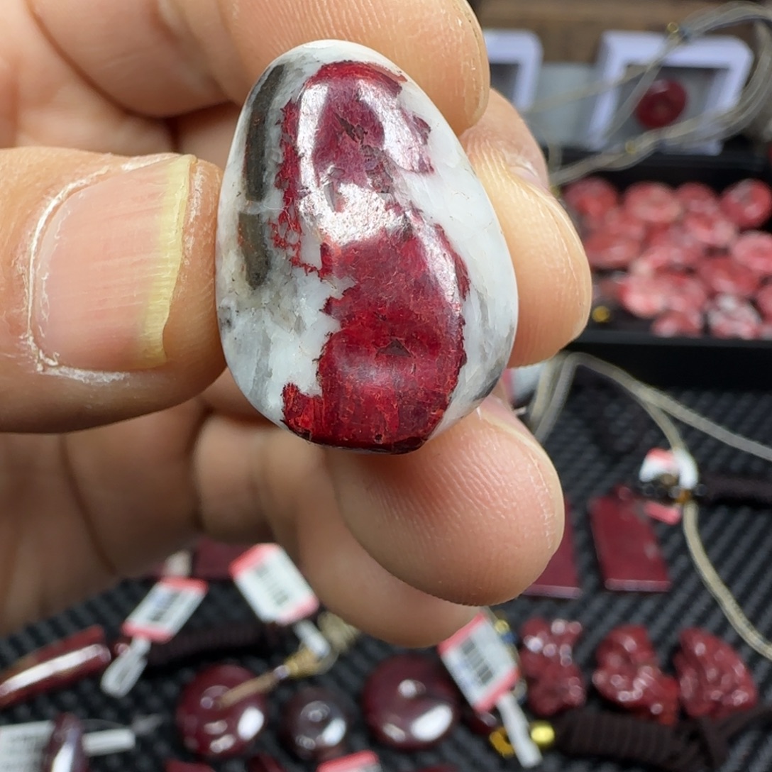 天然辰砂朱砂原石吊坠