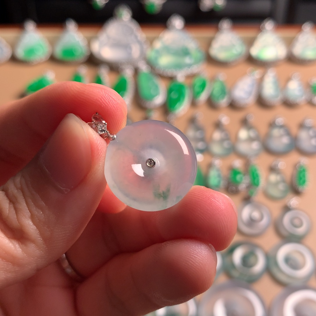 翡翠吊坠(赠链)18K金镶嵌