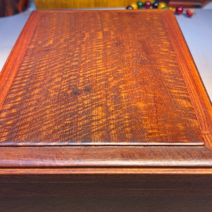 胡***迷机关盒。             