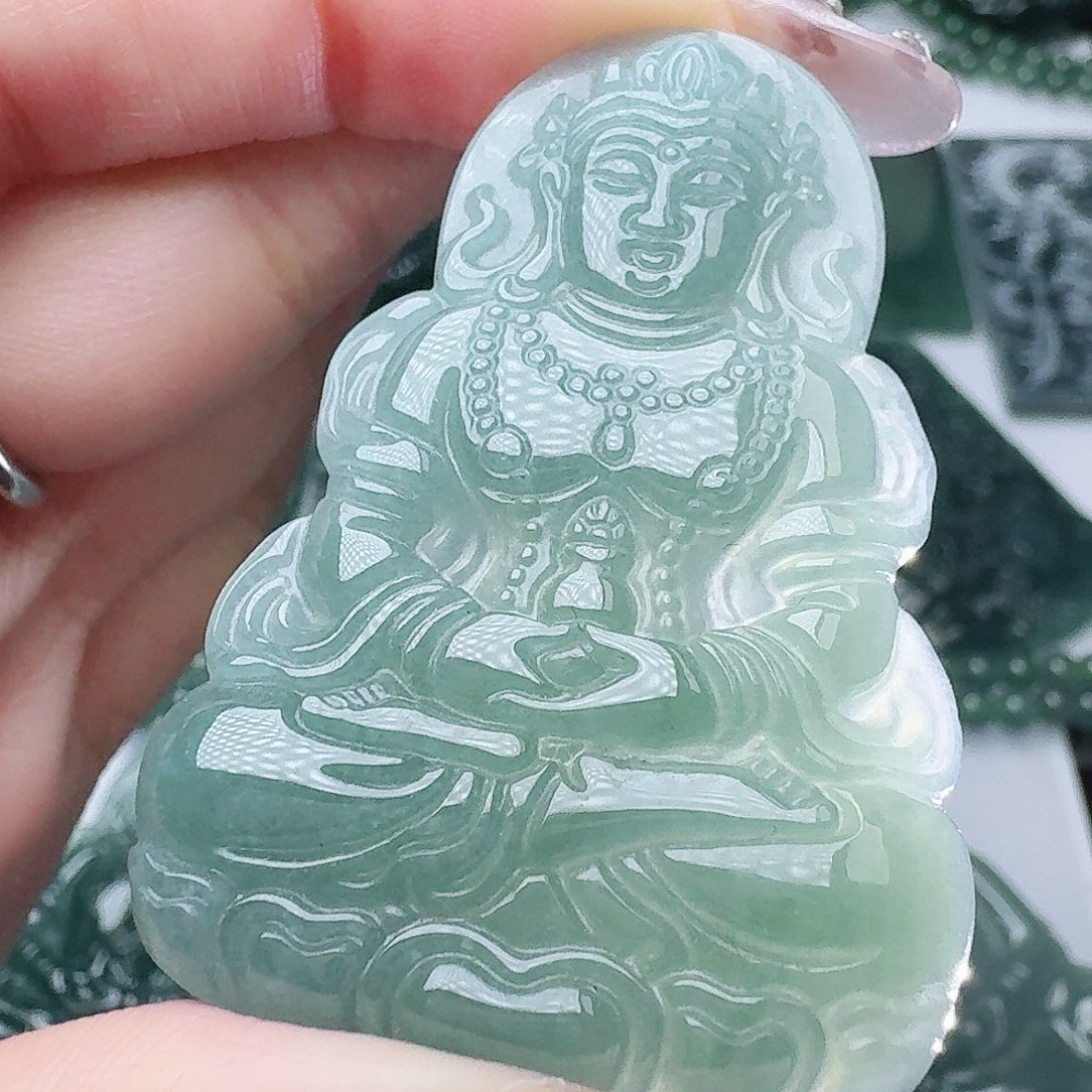翡翠未镶嵌颈饰天然的A货翡翠多样性发其一 