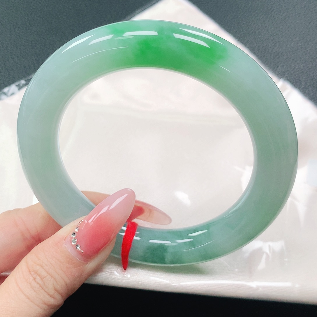 翡翠手镯未镶嵌58圈