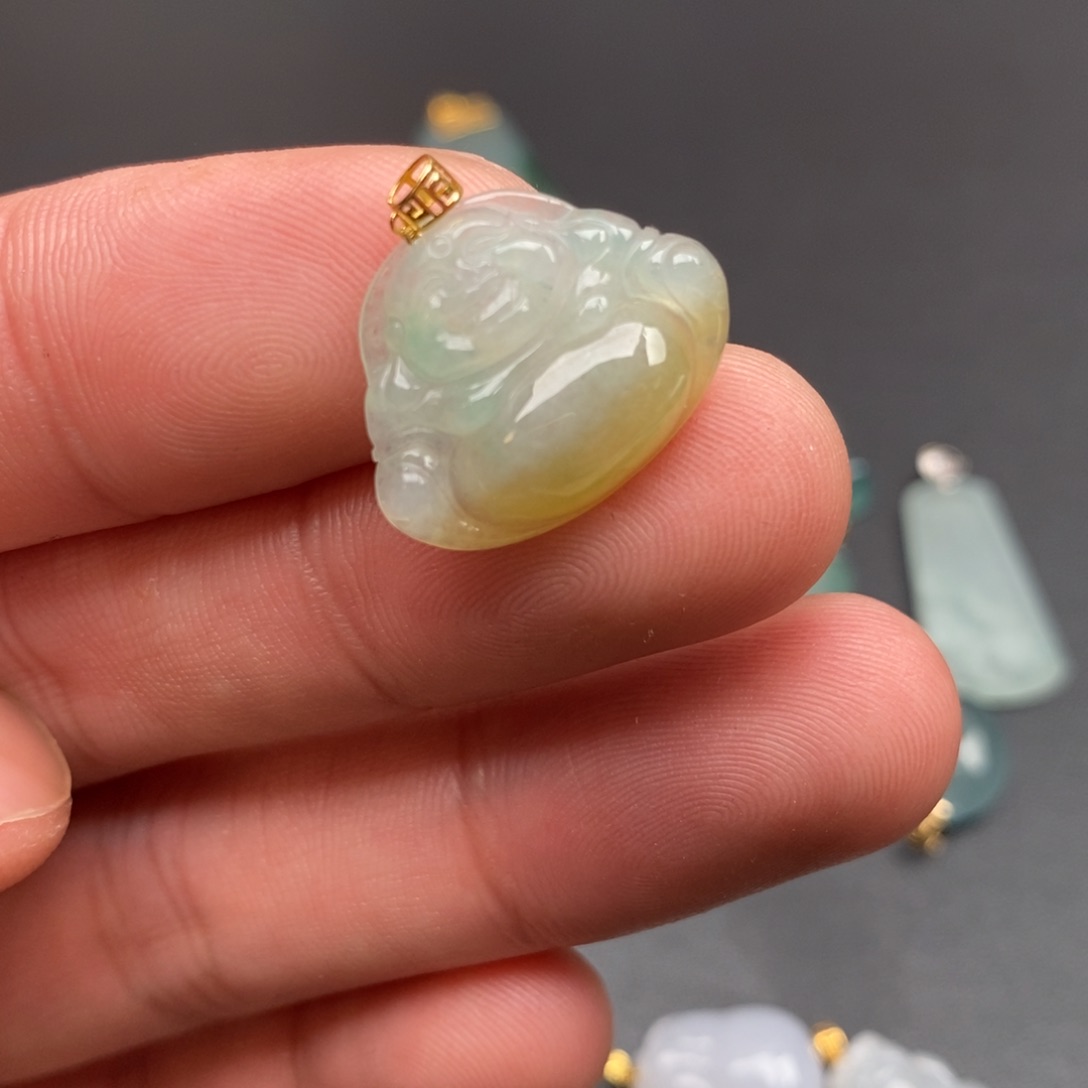 颈饰18K金镶嵌翡翠